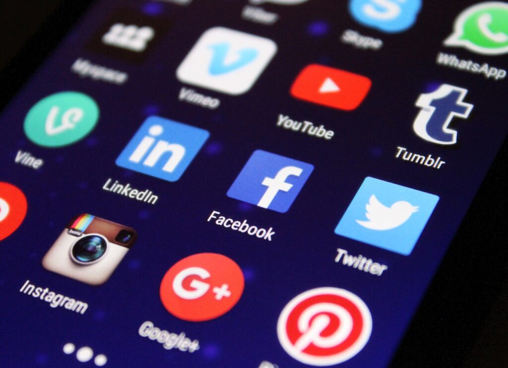 cuándo se crearon las redes sociales