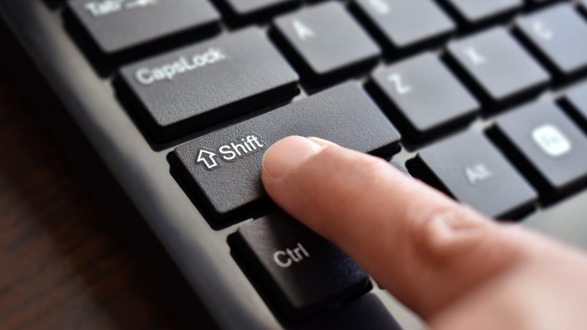 Tecla Shift en teclado de ordenador
