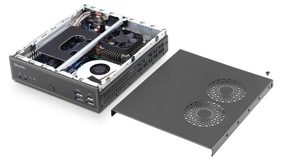 mini pc creativo conectado a monitor