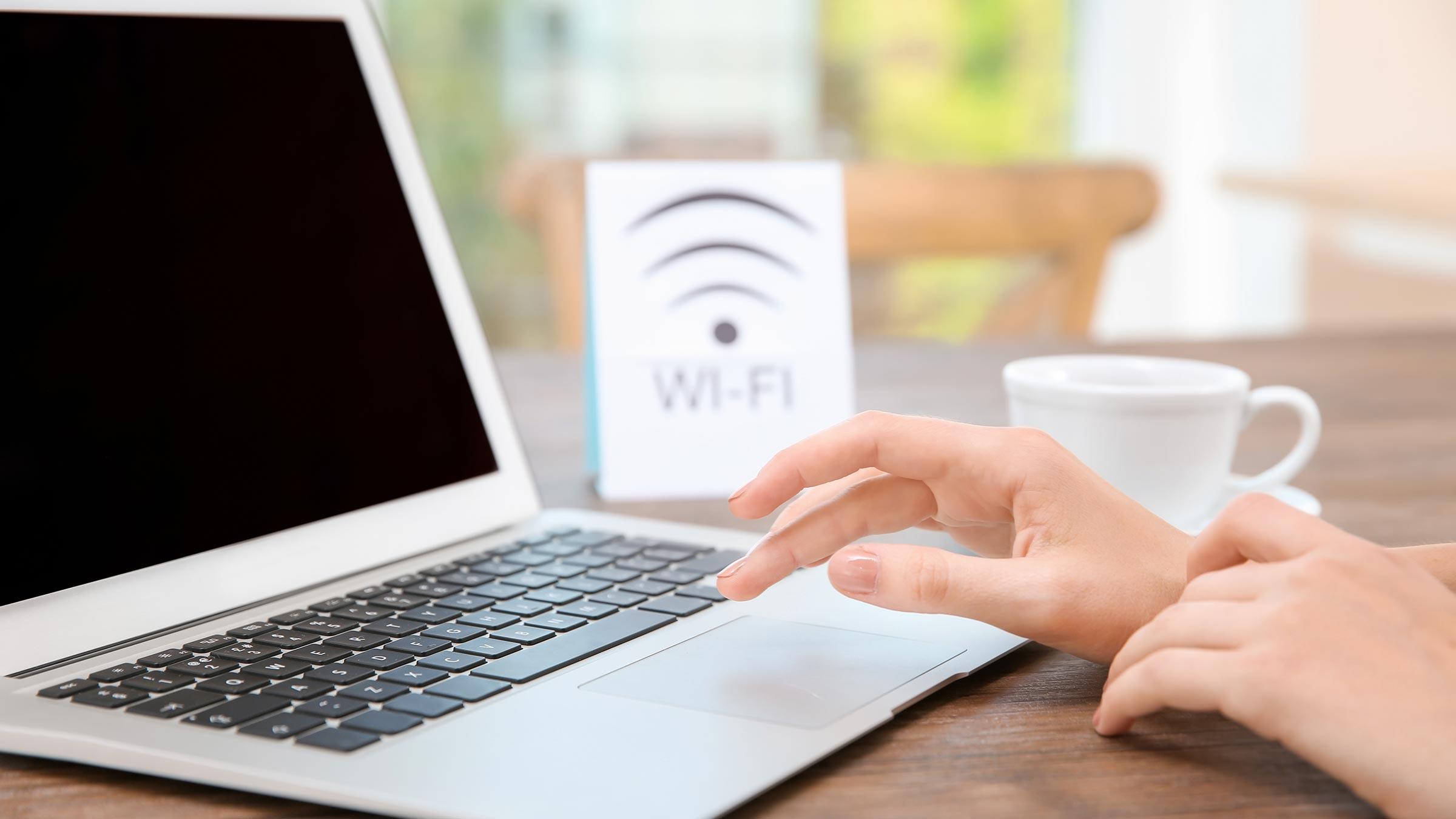 Reiniciar router y PC para arreglar WiFi Reiniciar router y PC para arreglar WiFi