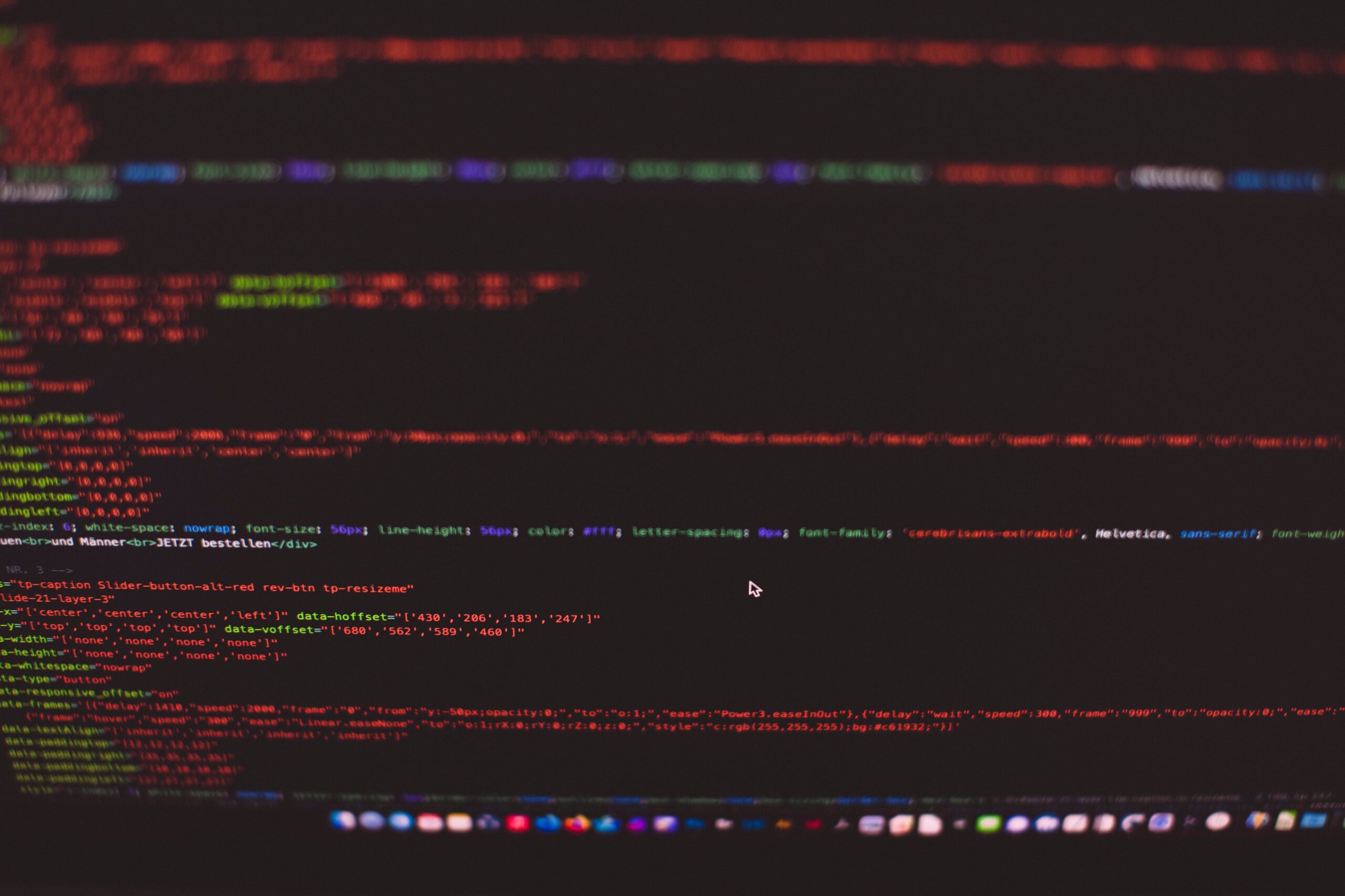 Código HTML y CSS colorido en una pantalla oscura, ilustrando la importancia del código semántico para la accesibilidad de la IA.