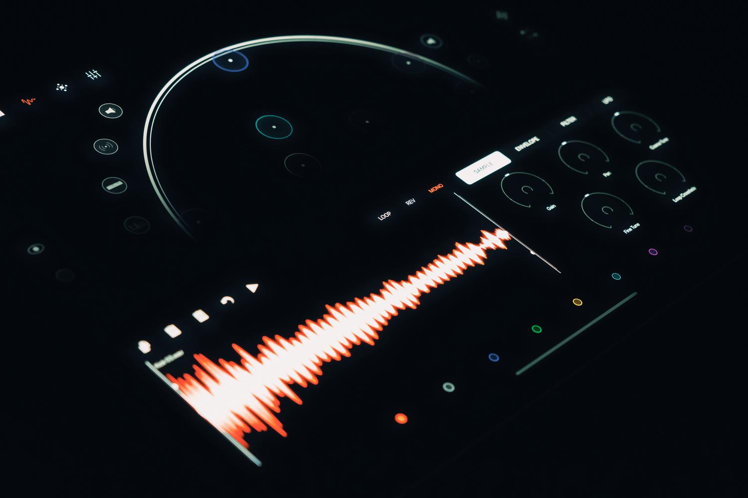 Interfaz digital de audio con onda sonora y controles de edicion