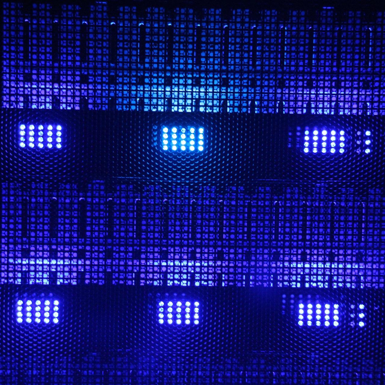 Representación conceptual de servidores de almacenamiento en la nube en tonos azules