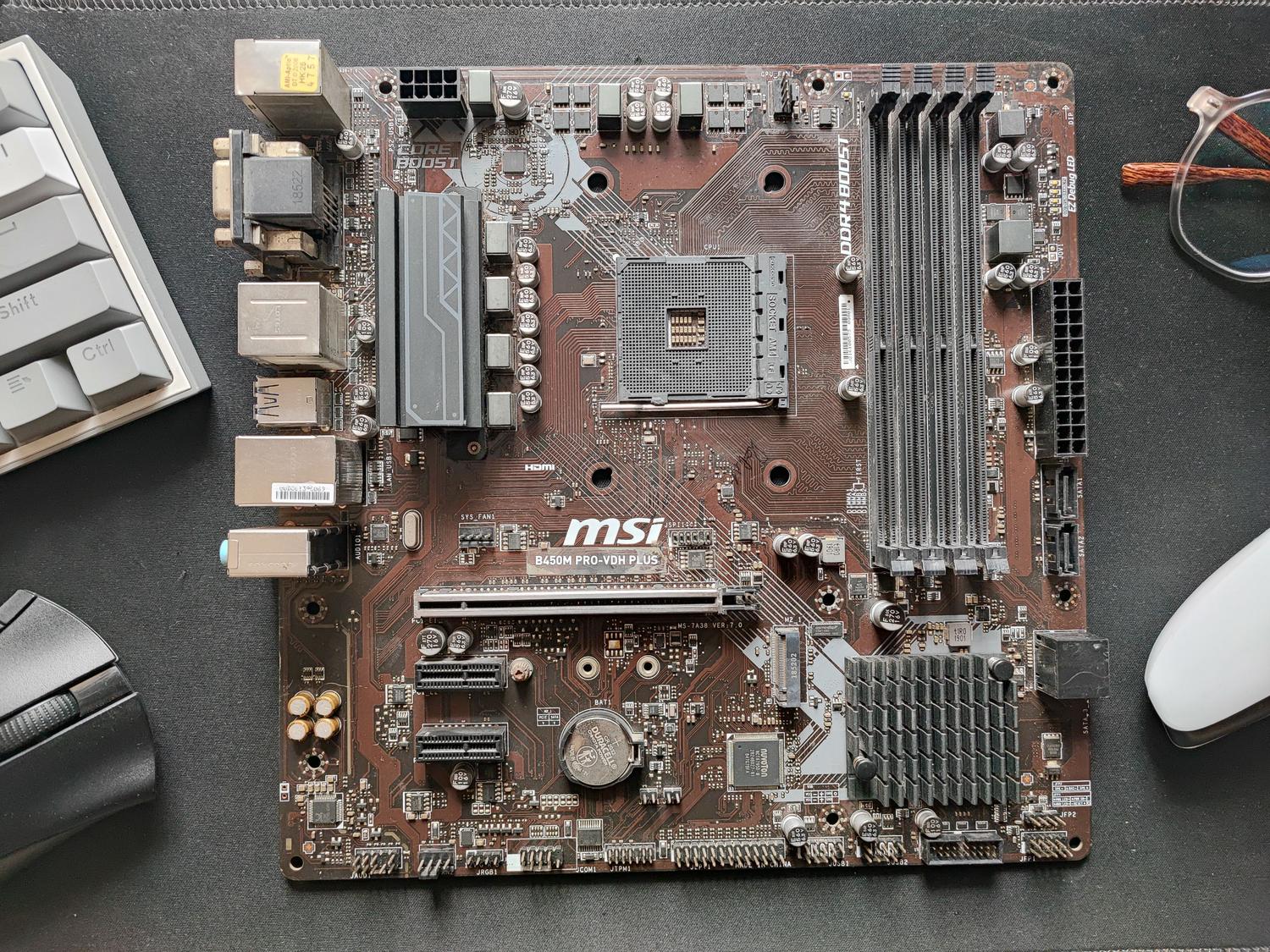 Ibhodi lomama le-MSI B450M PRO-VDH PLUS elinesokhethi le-AM4 lamaprosesa e-AMD Ryzen Ibhodi lomama le-MSI B450M PRO-VDH PLUS elinesokhethi le-AM4 lamaprosesa e-AMD Ryzen